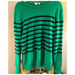 Lightweight GAP sweater- like new. Excellent condition. Size medium.